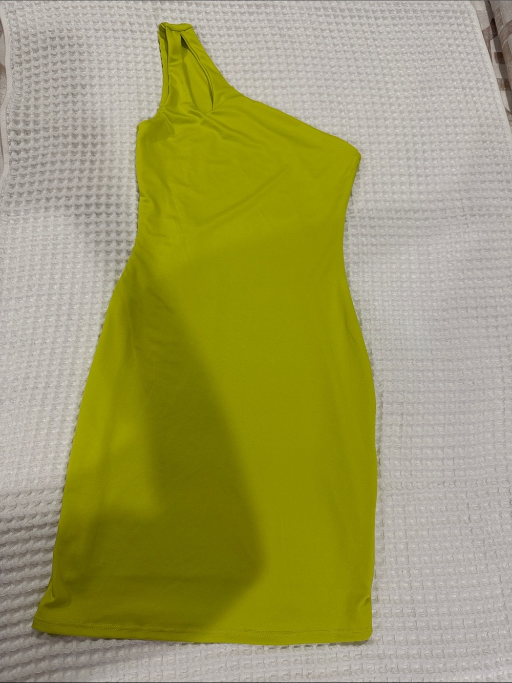🌟 Brand: GAZE: One-Shoulder Neon Lime Bodycon Midi Dress